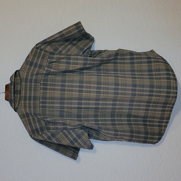 The North Face button down Short Sleeve top - Picture 5 of 6